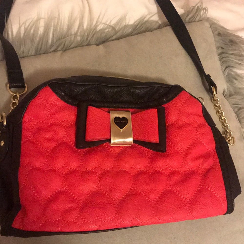 BETSEY JOHNSON PURSE/ CROSSBODY WITH STRAP